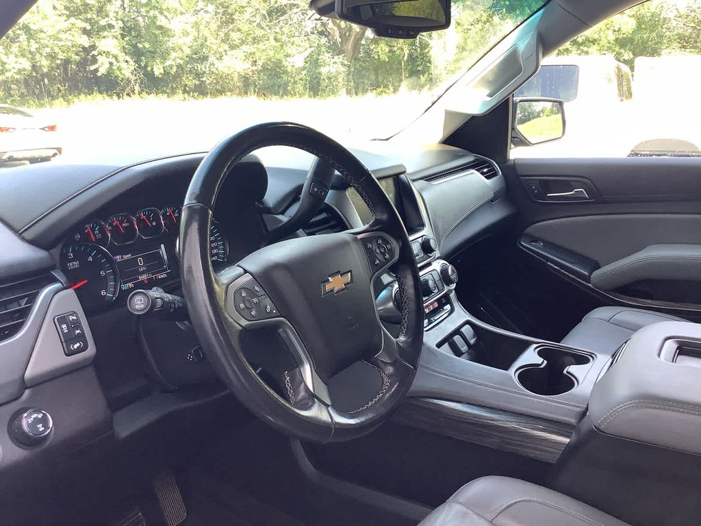 2019 Chevrolet Suburban LT photo 27