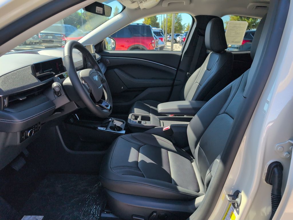 2025 Ford Mustang Mach-E Premium photo 4