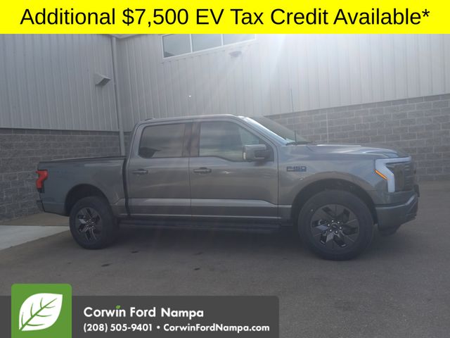 2025 Ford F-150 Lightning Lariat photo 2