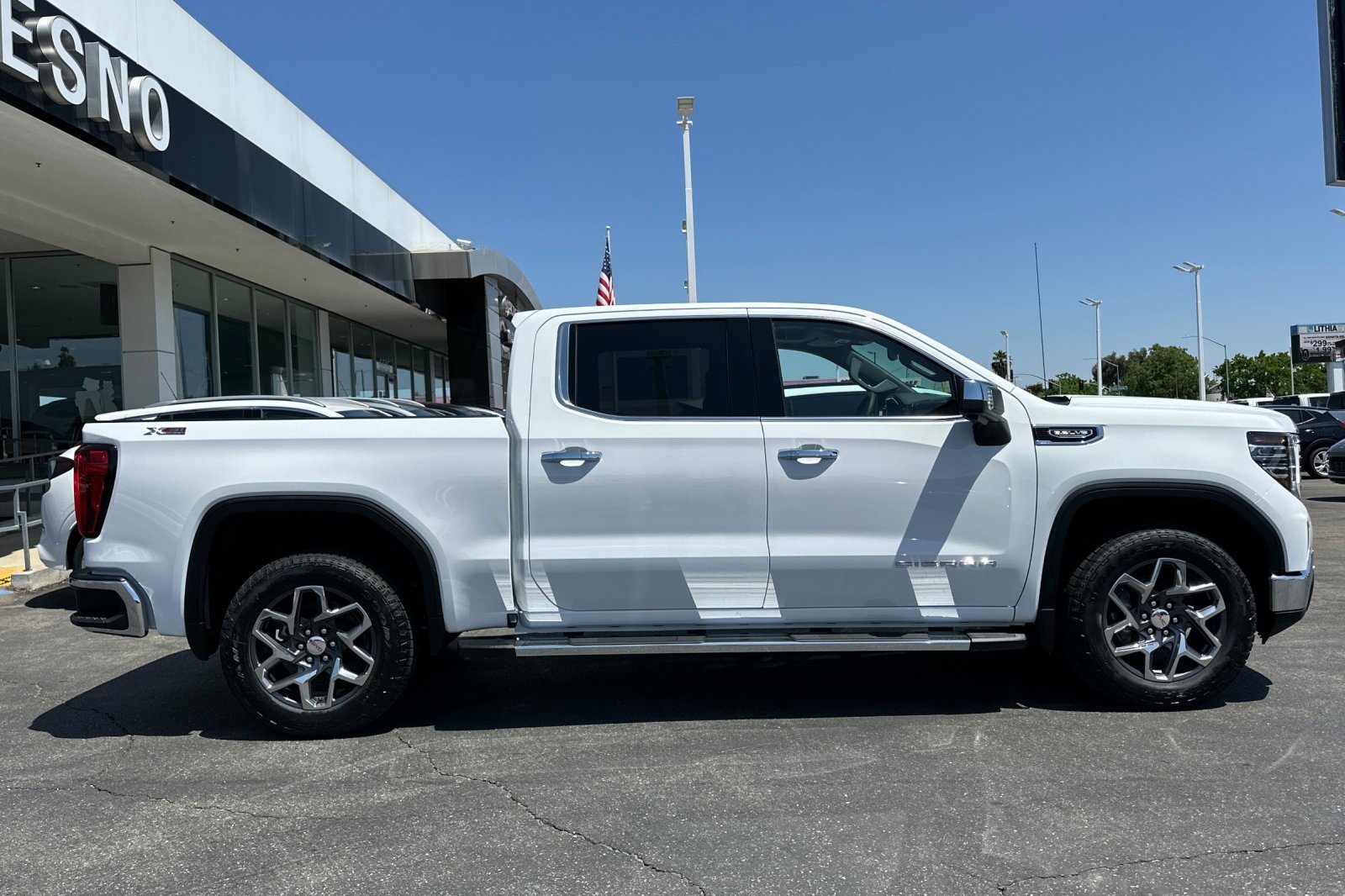 2025 Gmc Sierra 1500 SLT photo 4