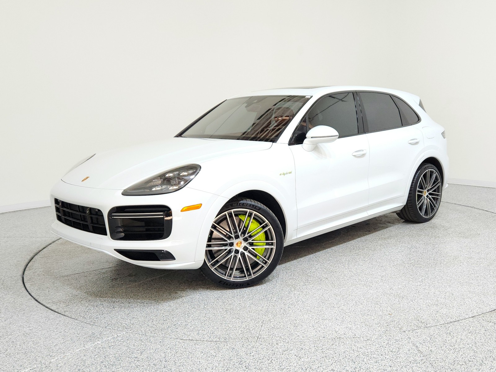 2022 Porsche Cayenne Turbo S E-Hybrid's photo