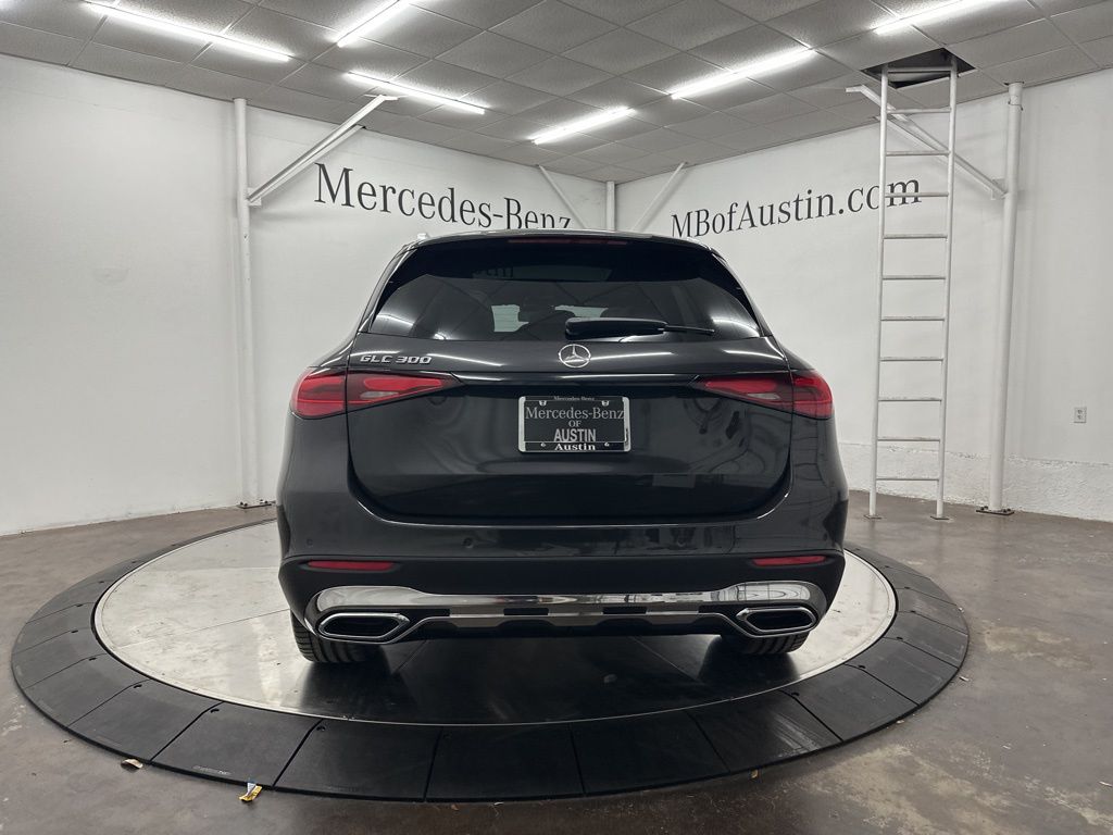 2025 Mercedes Benz GLC 300 photo 6