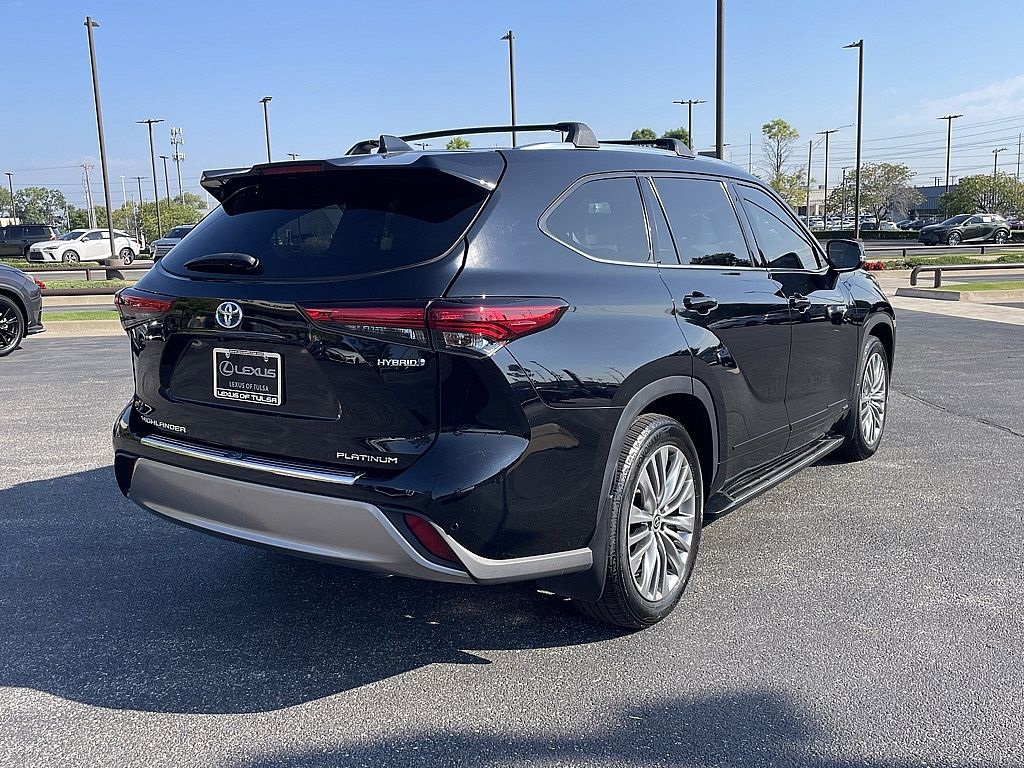 2021 Toyota Highlander Hybrid Platinum photo 2