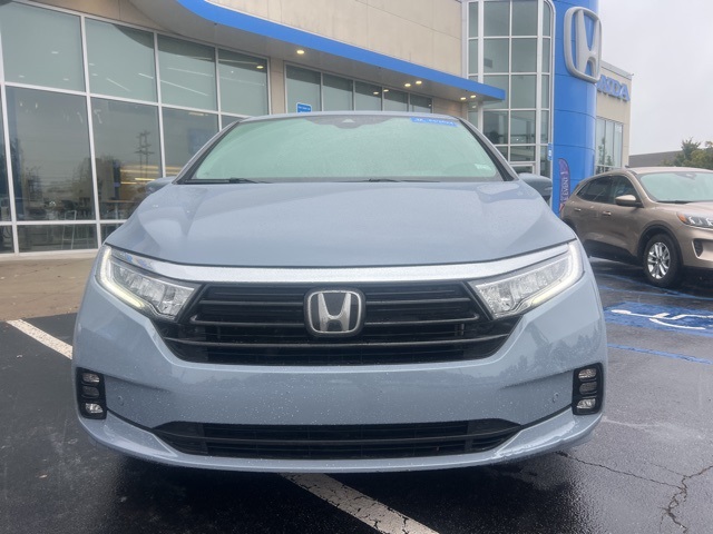 2023 Honda Odyssey Touring photo 2