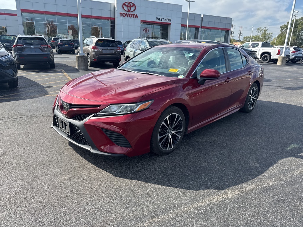 2018 Toyota Camry SE photo 3