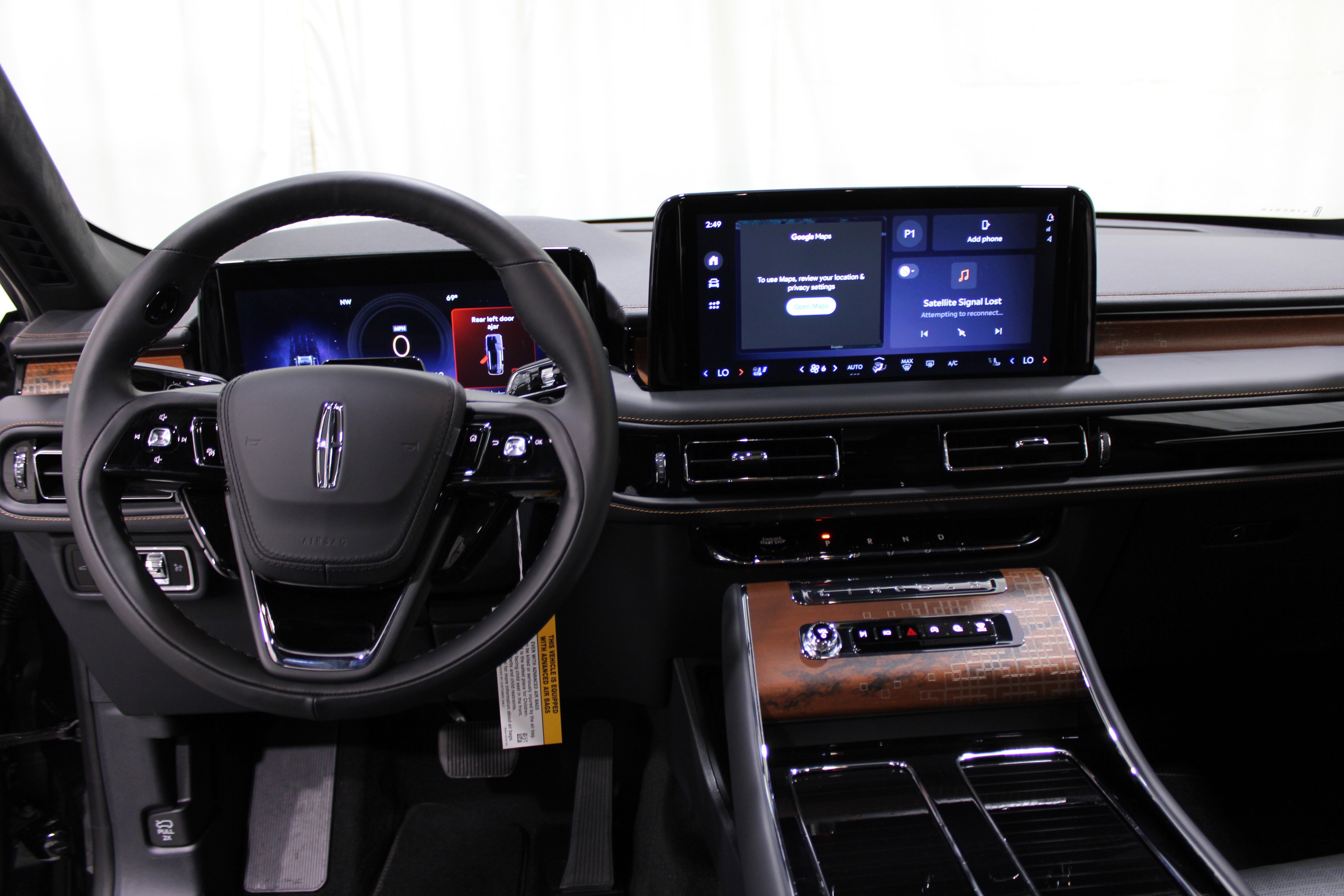 2025 Lincoln Aviator Black Label photo 2