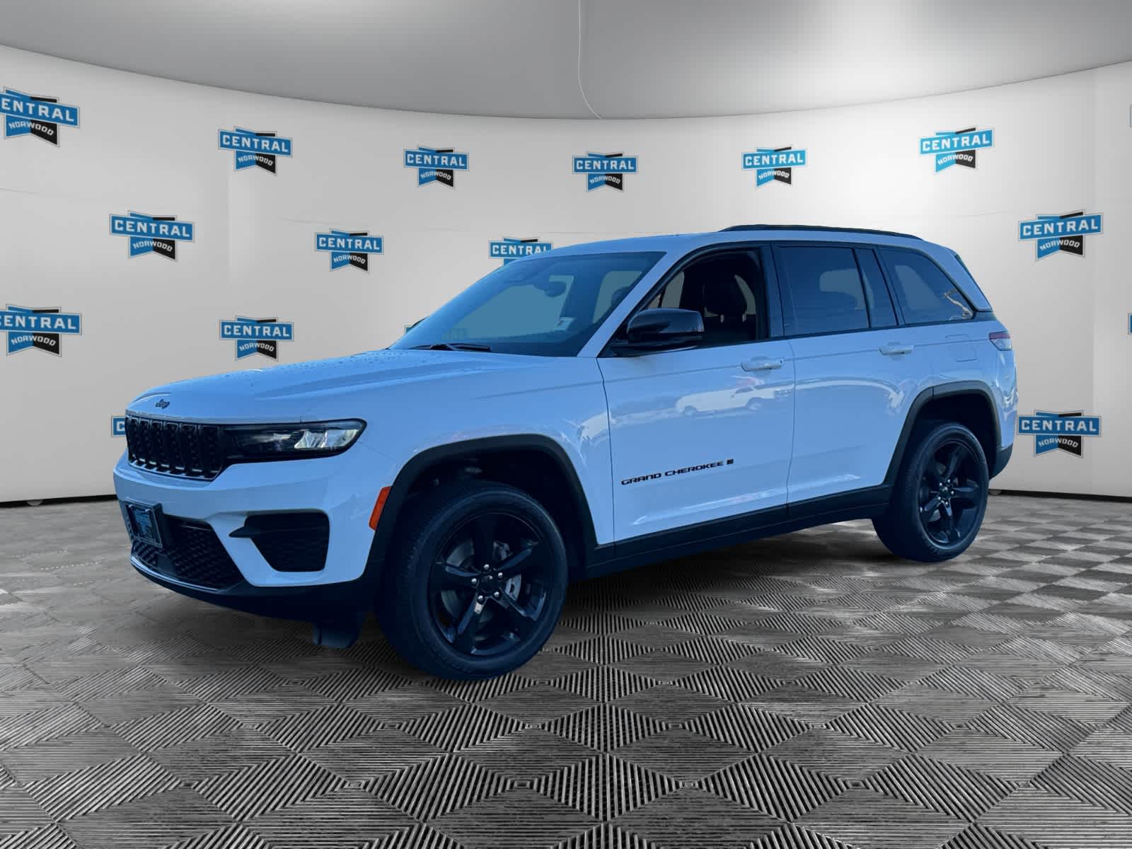 2023 Jeep Grand Cherokee Altitude's photo