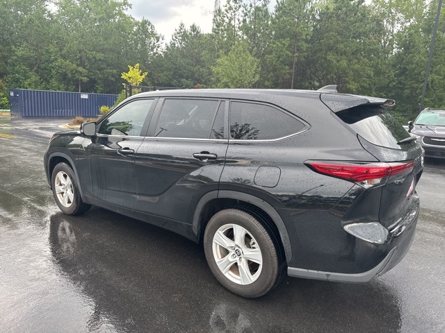 2023 Toyota Highlander L photo 3