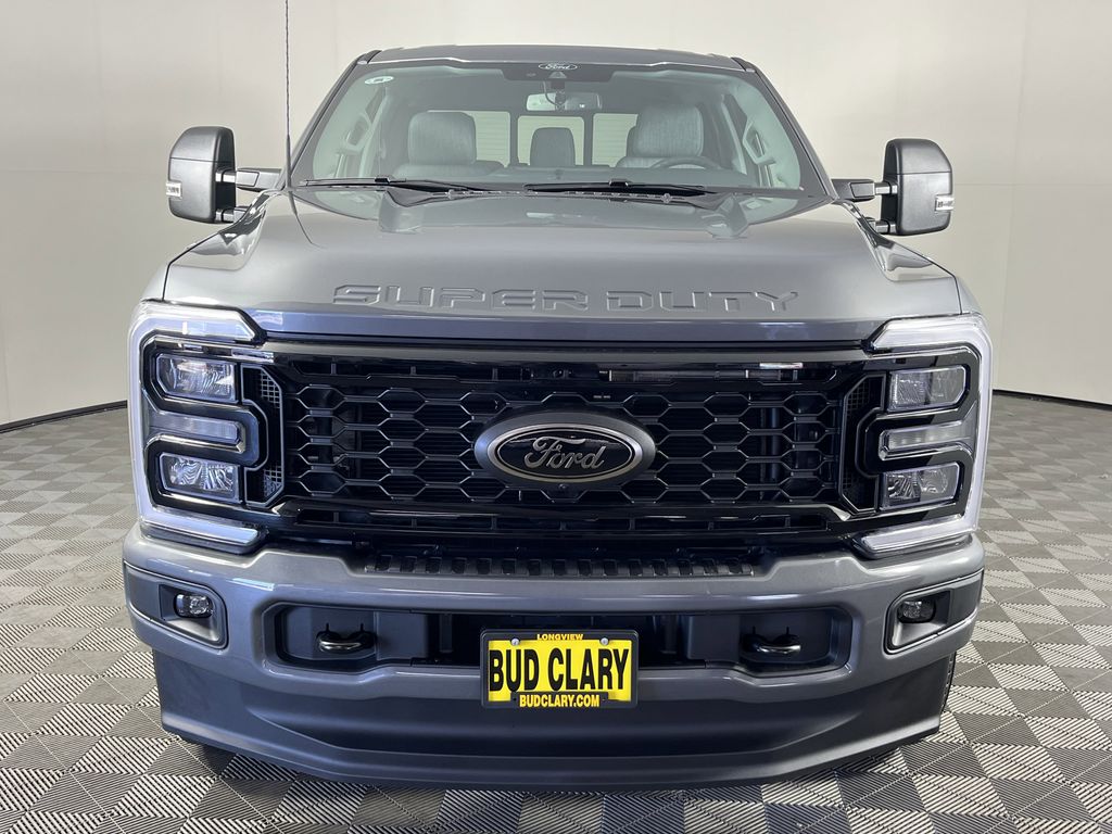 2025 Ford F-350 XLT photo 2