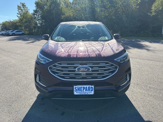 2020 Ford Edge Titanium photo 2