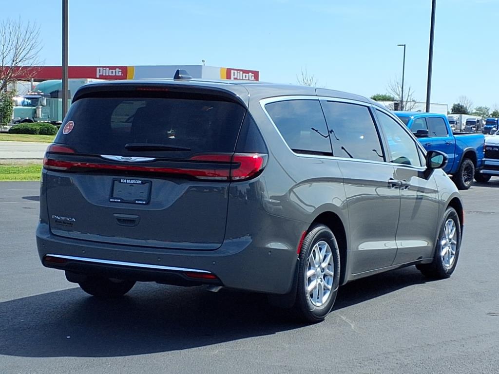2025 Chrysler Pacifica photo 10