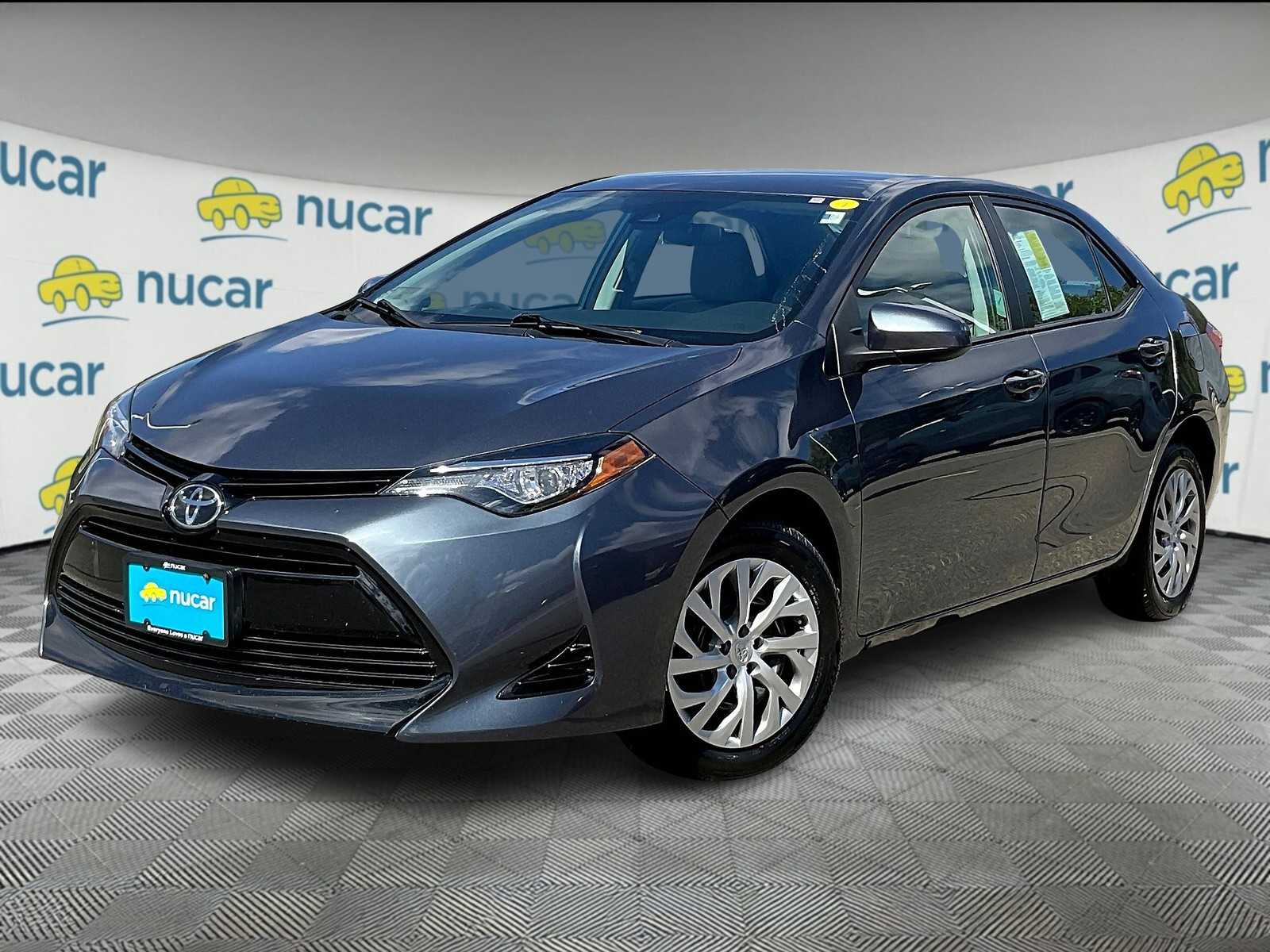 2017 Toyota Corolla LE photo 3