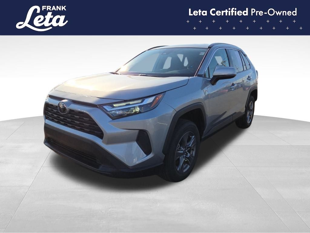 2024 Toyota RAV4 XLE's photo