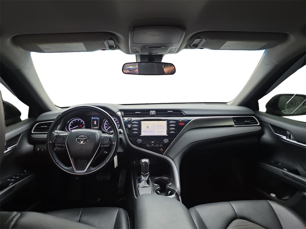 2018 Toyota Camry SE XLE photo 2