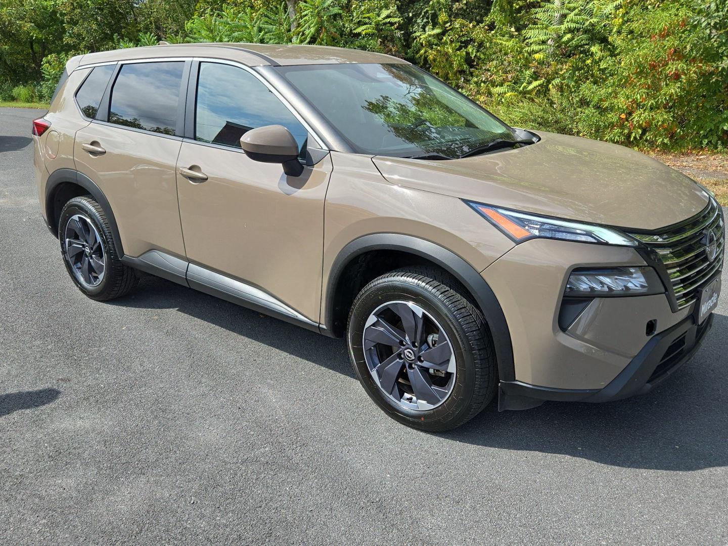 2024 Nissan Rogue SV photo 2
