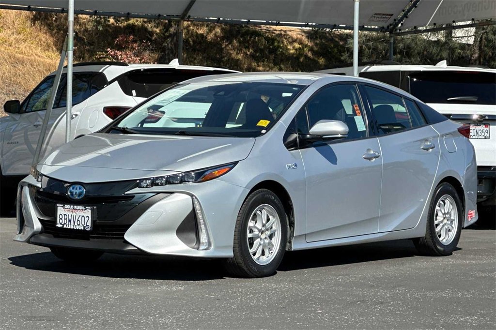 2017 Toyota Prius Prime Advanced photo 8