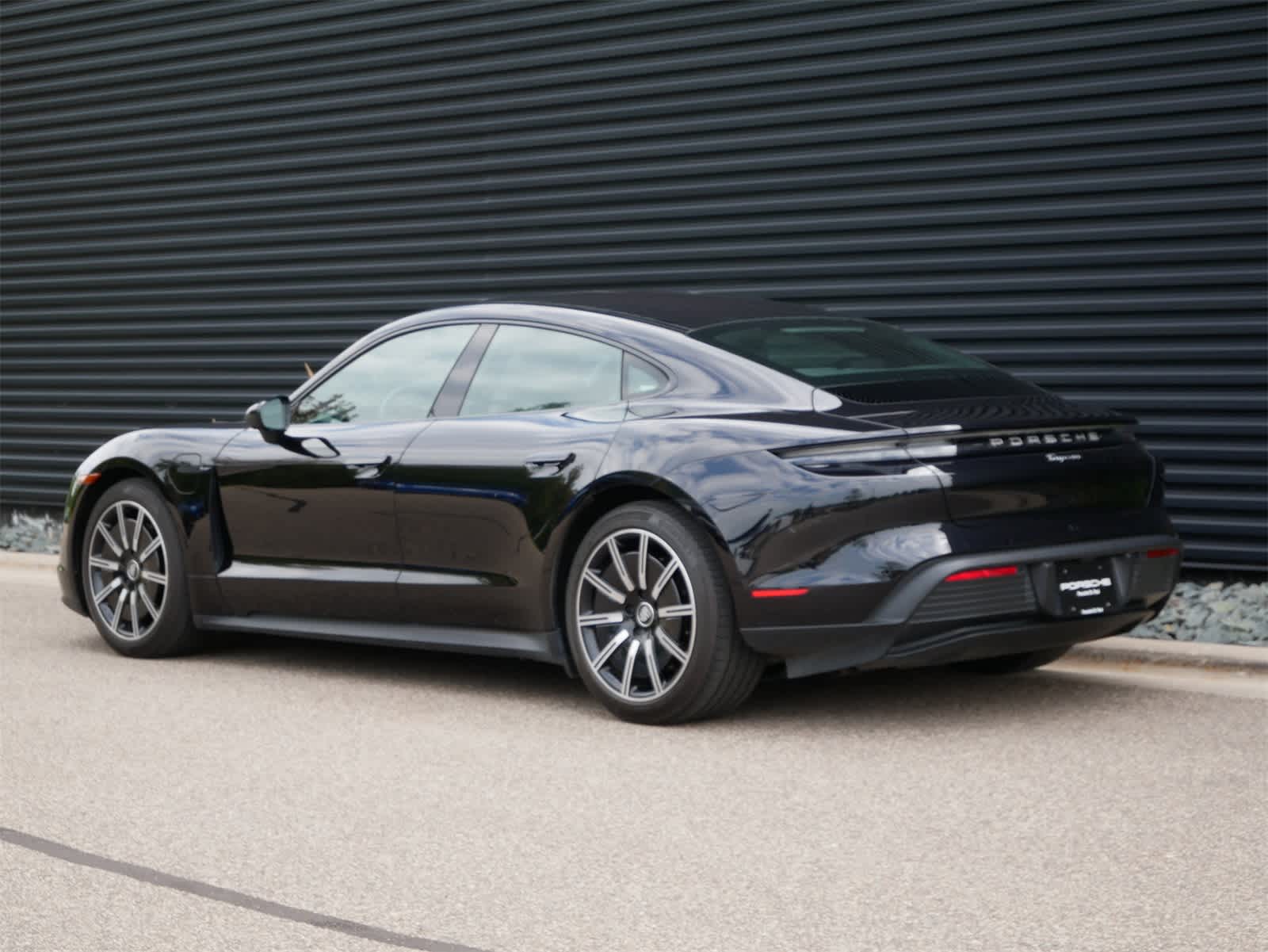 2023 Porsche Taycan photo 3