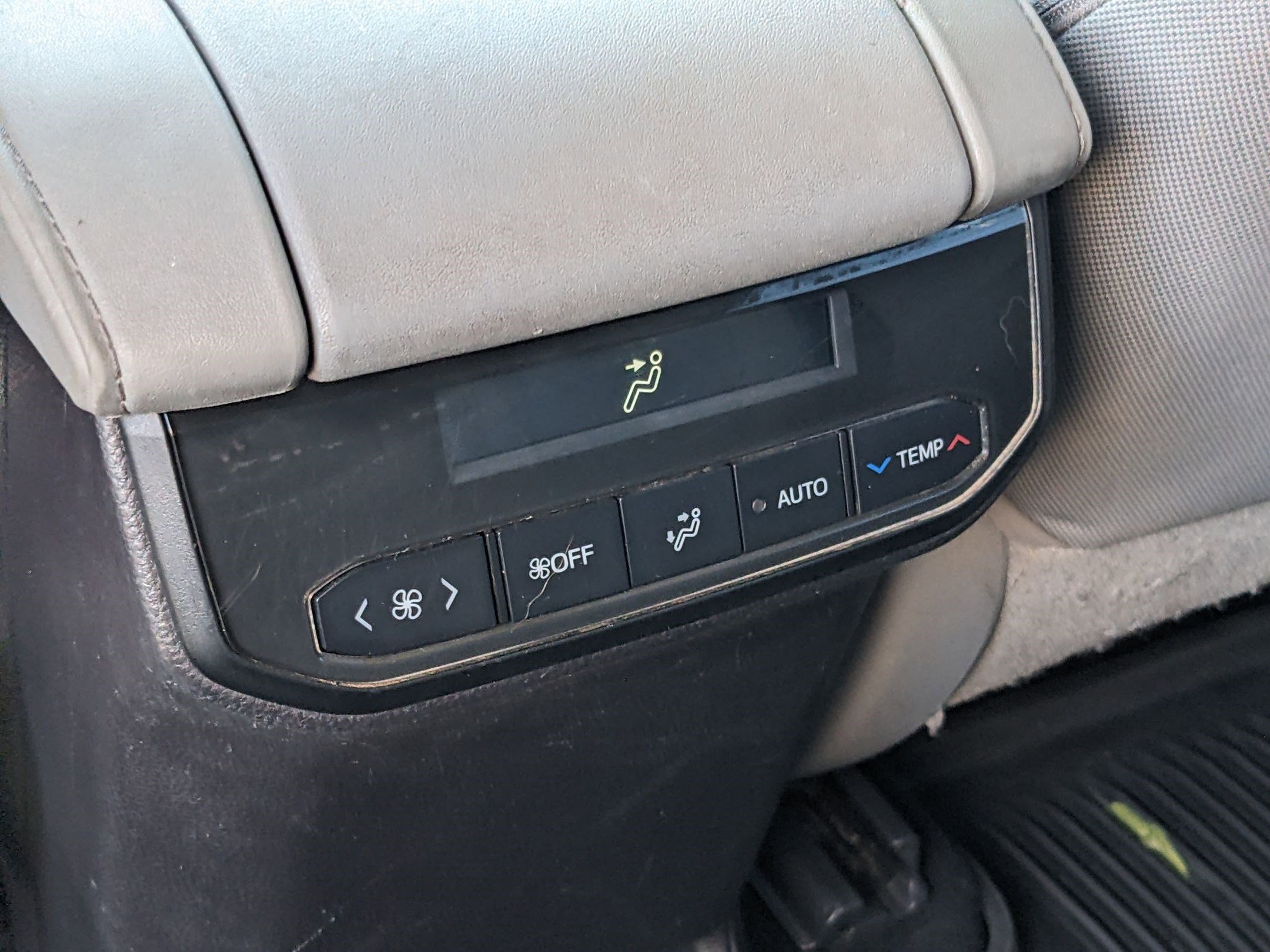 2021 Toyota Highlander Hybrid LE photo 24