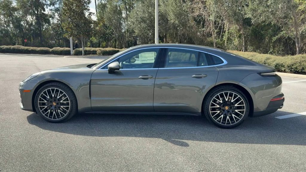 2025 Porsche Panamera 4 photo 5