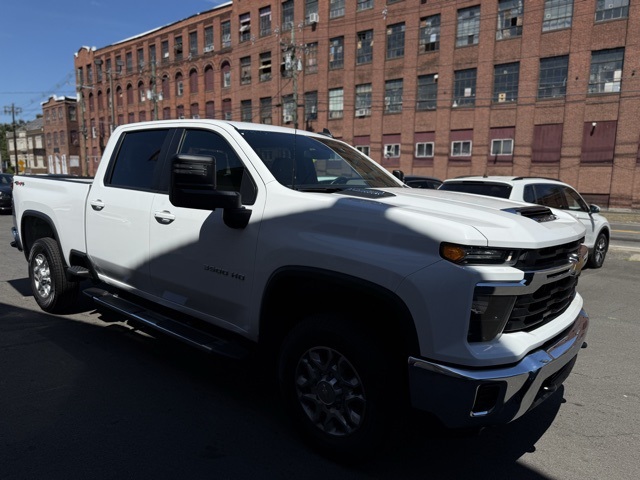 2024 Chevrolet Silverado 3500HD LT photo 3
