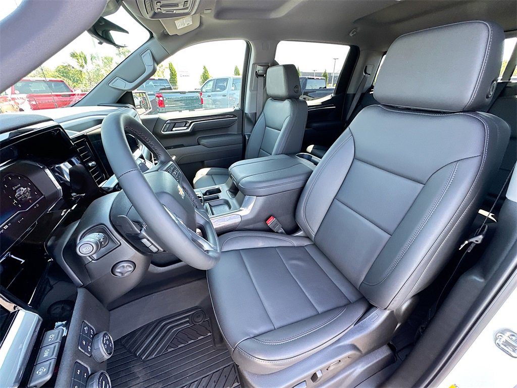 2025 Chevrolet Silverado 1500 LTZ photo 14
