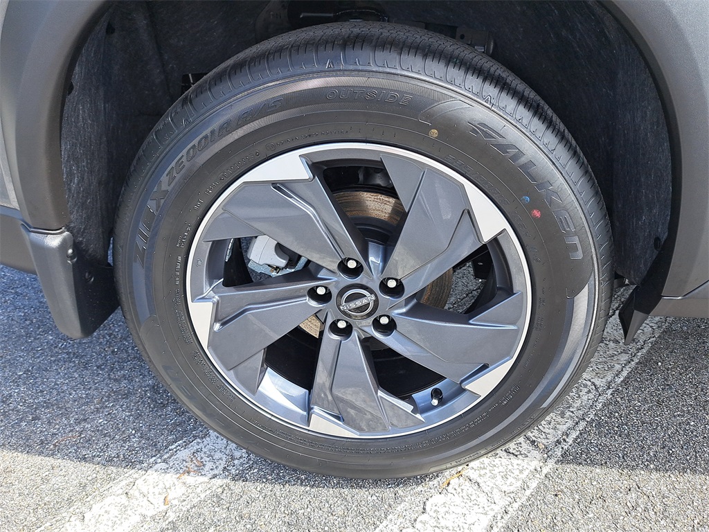 2026 Nissan Rogue SV photo 8
