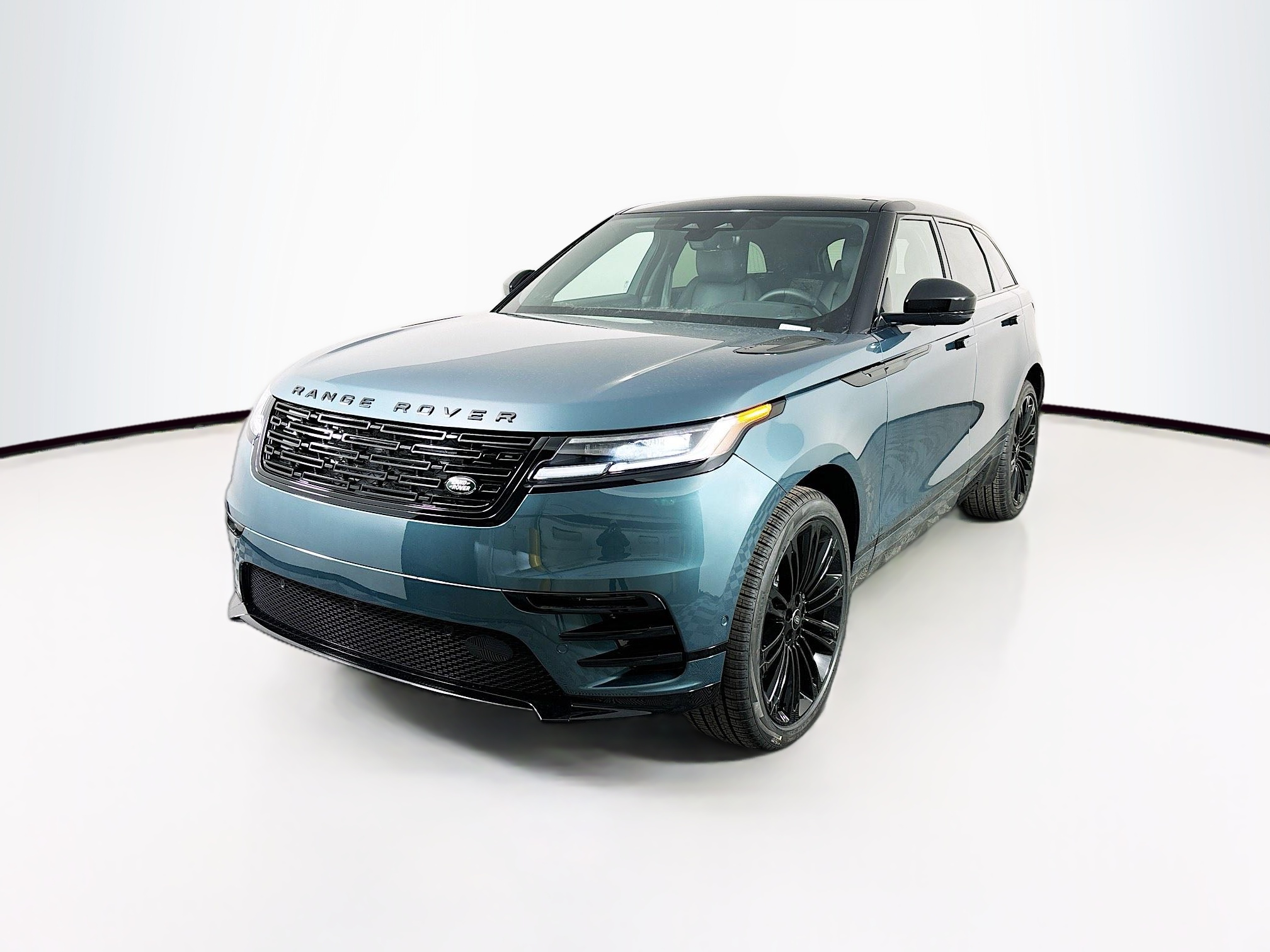 2026 Land Rover Range Rover Velar Dynamic SE's photo