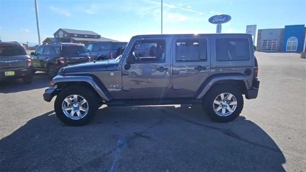 2016 Jeep Wrangler Unlimited Sahara photo 5