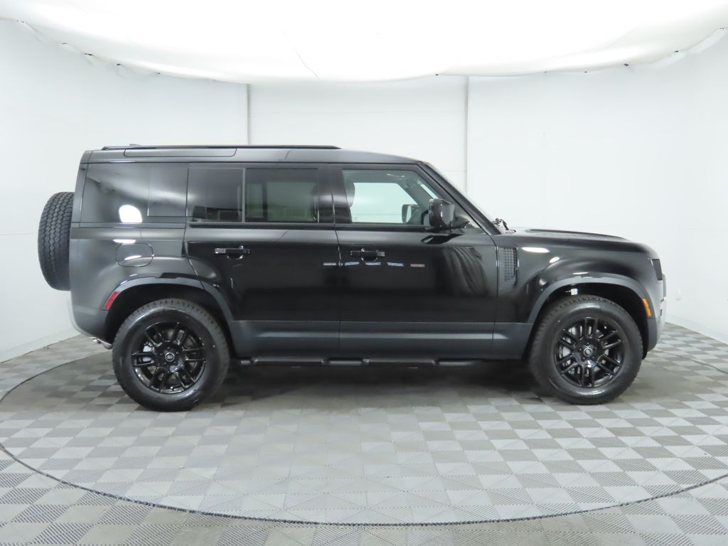 2025 Land Rover Defender 110 S photo 4