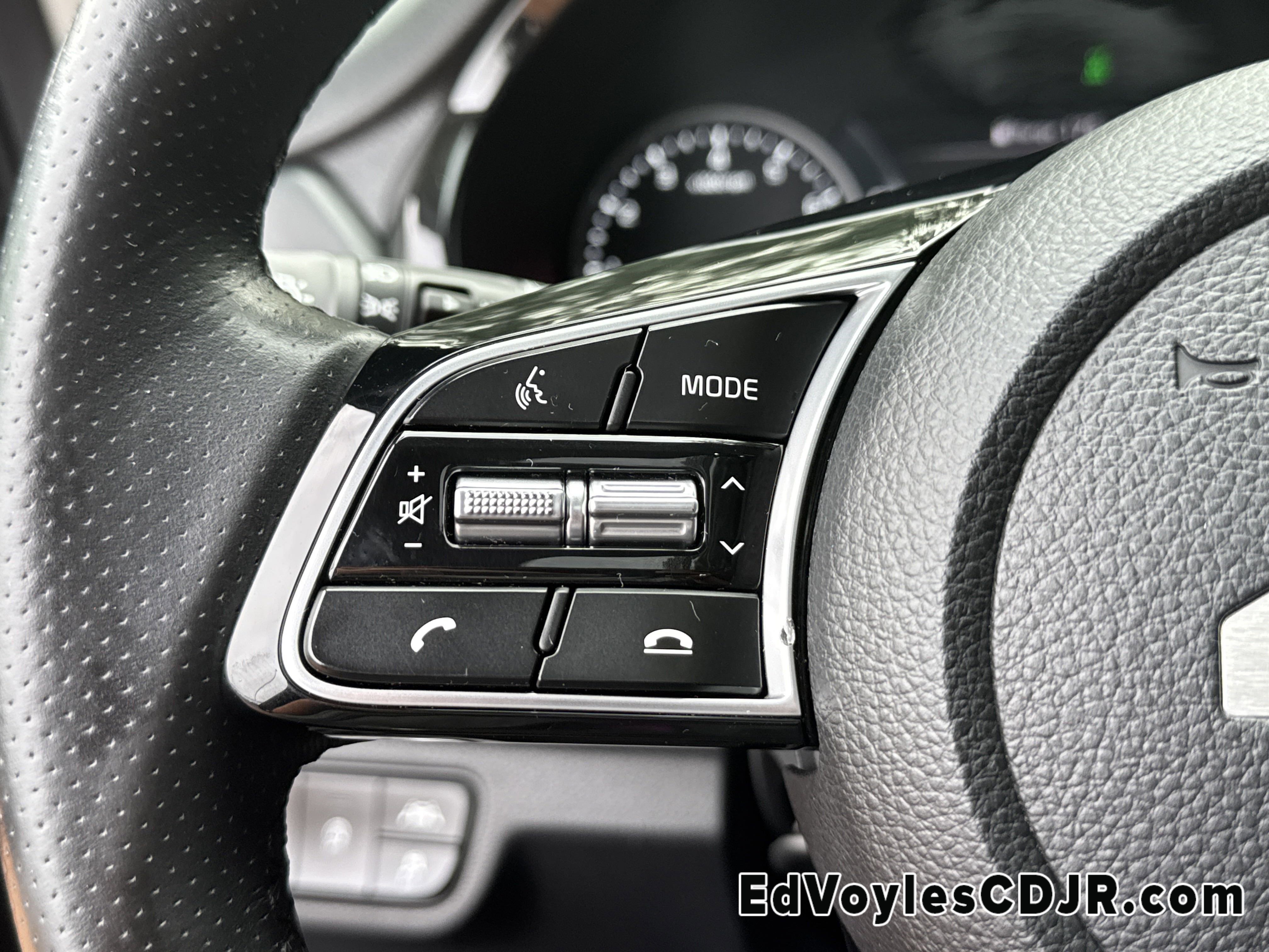 2022 Kia Seltos SX photo 3
