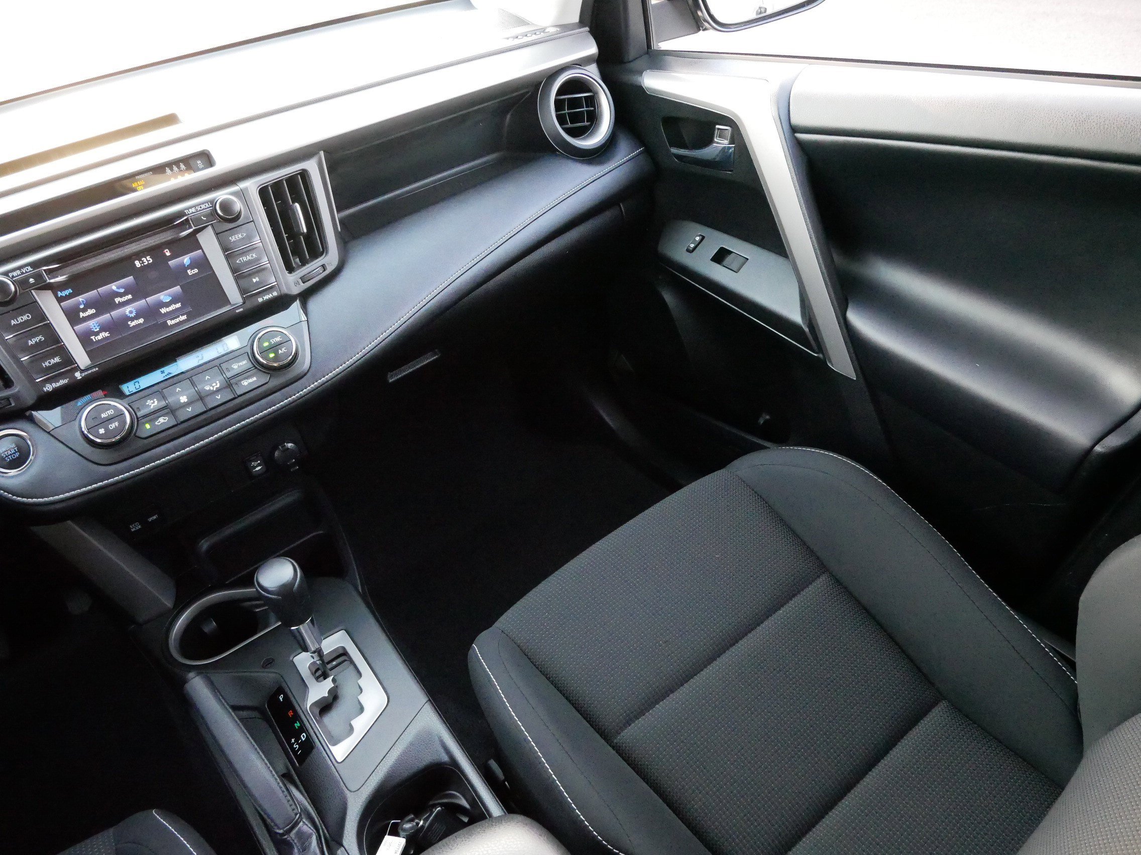 2017 Toyota RAV4 XLE photo 11