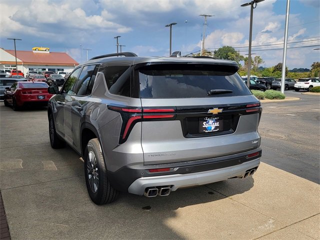 2026 Chevrolet Traverse photo 2