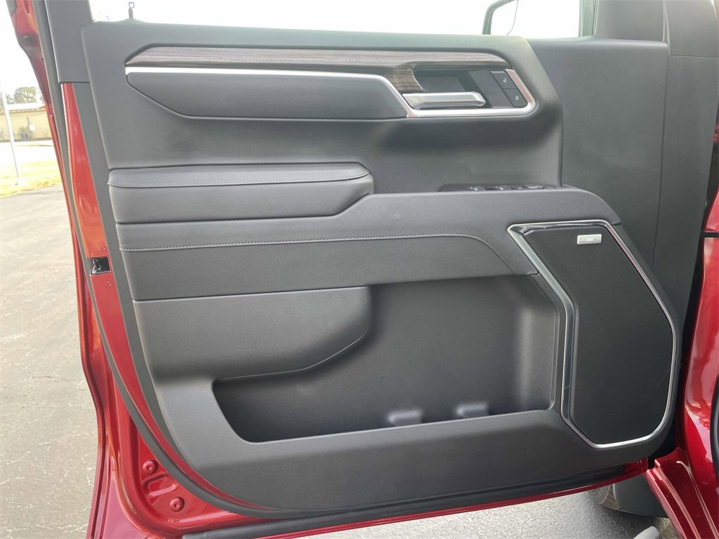 2025 Chevrolet Silverado 1500 RST photo 13