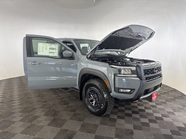 2025 Nissan Frontier PRO-4X photo 12