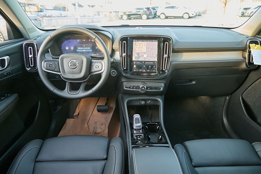 2026 VOLVO XC40 - Image 20