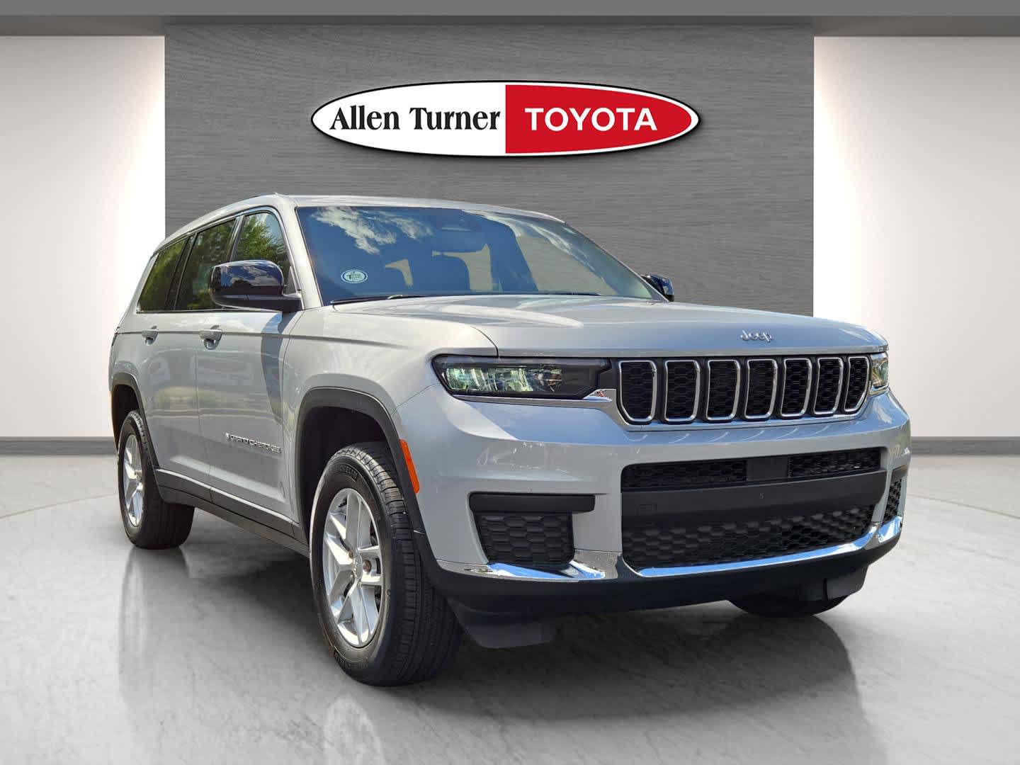 2024 Jeep Grand Cherokee Laredo X photo 2