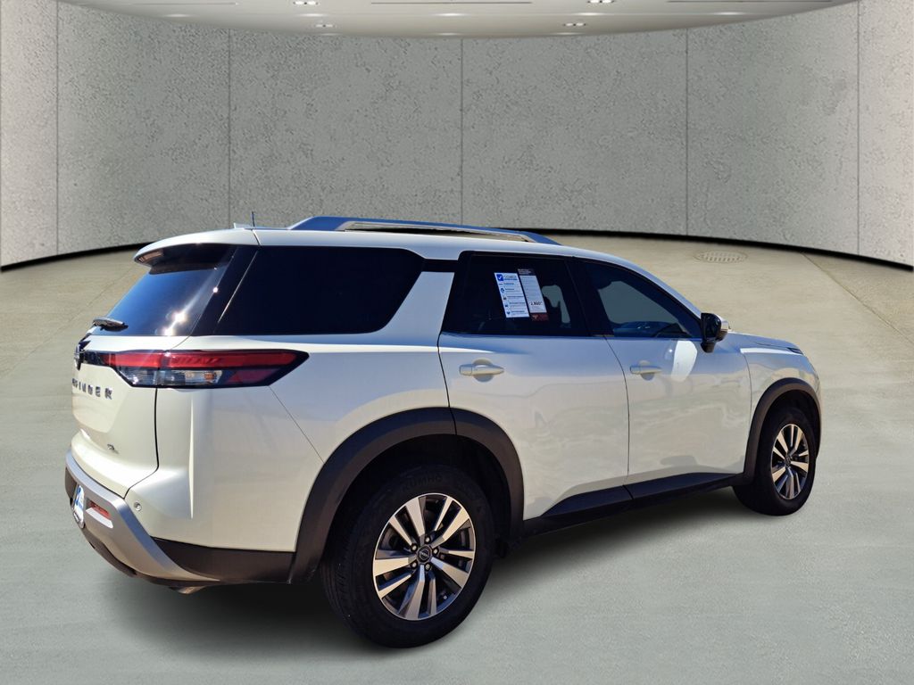 2023 Nissan Pathfinder SL photo 4