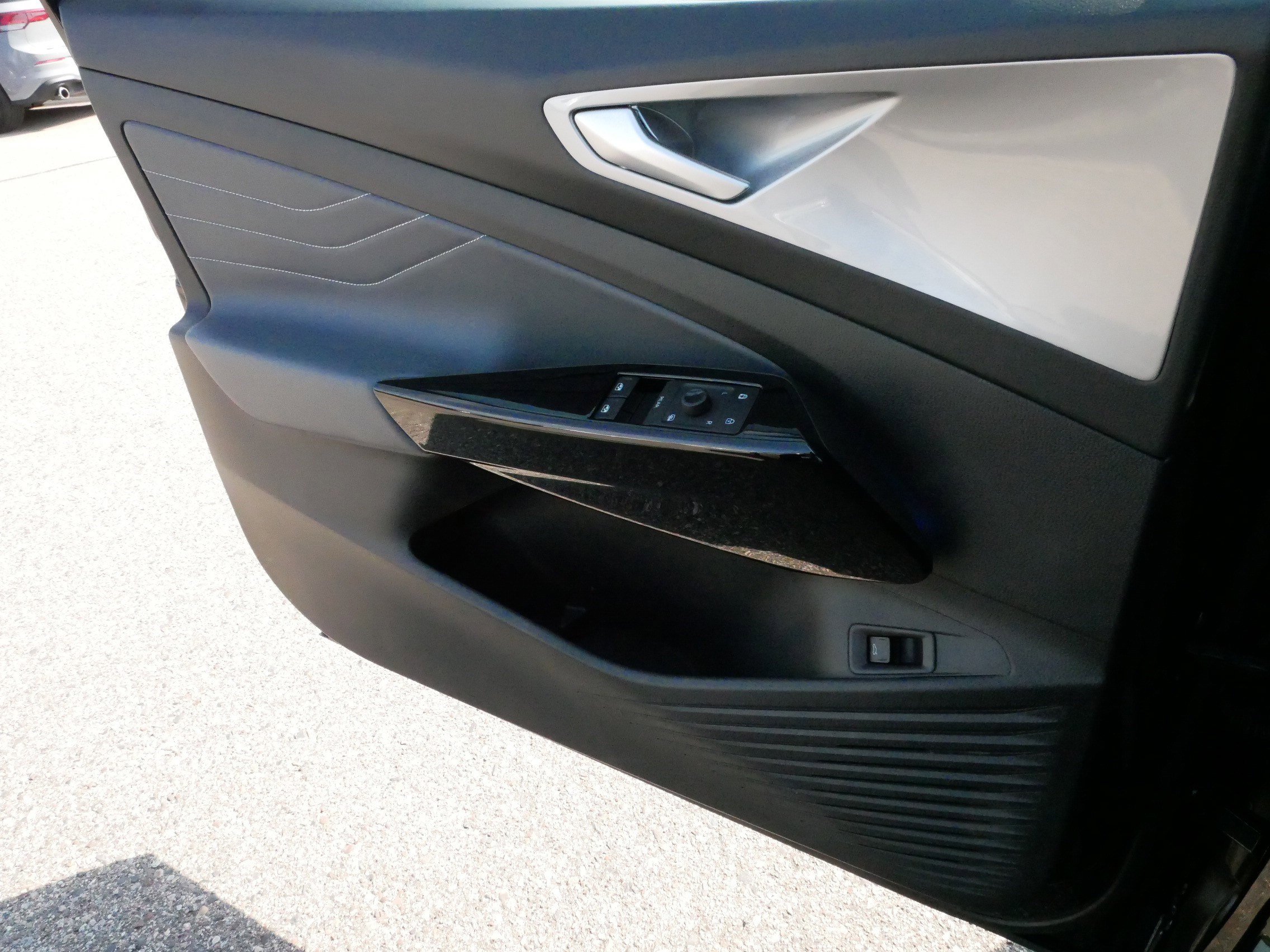 2023 Volkswagen ID.4 Pro S photo 25