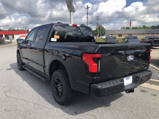 2025 Ford F-150 Lightning XLT photo 6