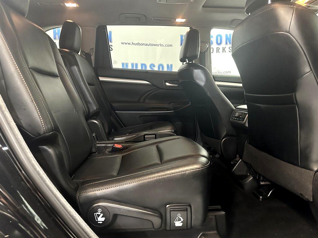 2018 Toyota Highlander XLE photo 24
