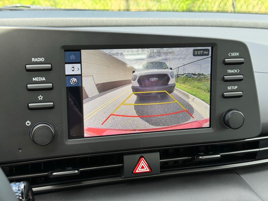 2025 Hyundai Elantra SEL Sport photo 3