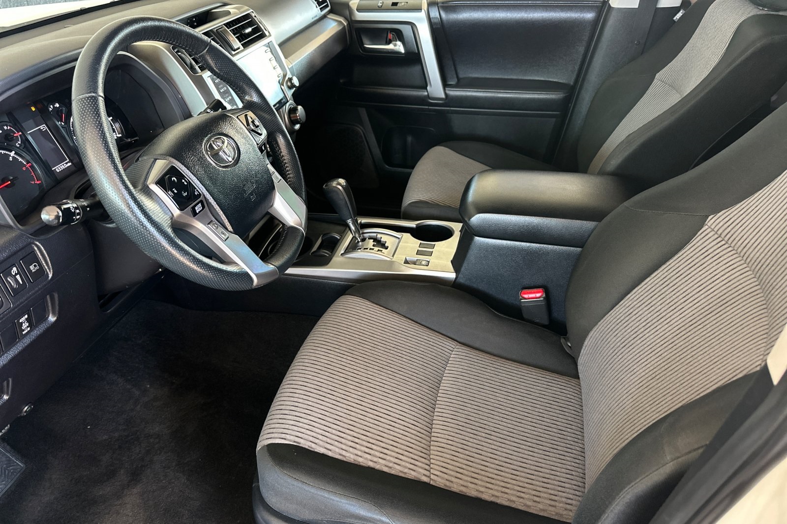 2020 Toyota 4Runner SR5 photo 5