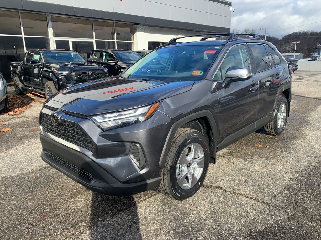 2025 Toyota RAV4 XLE's photo