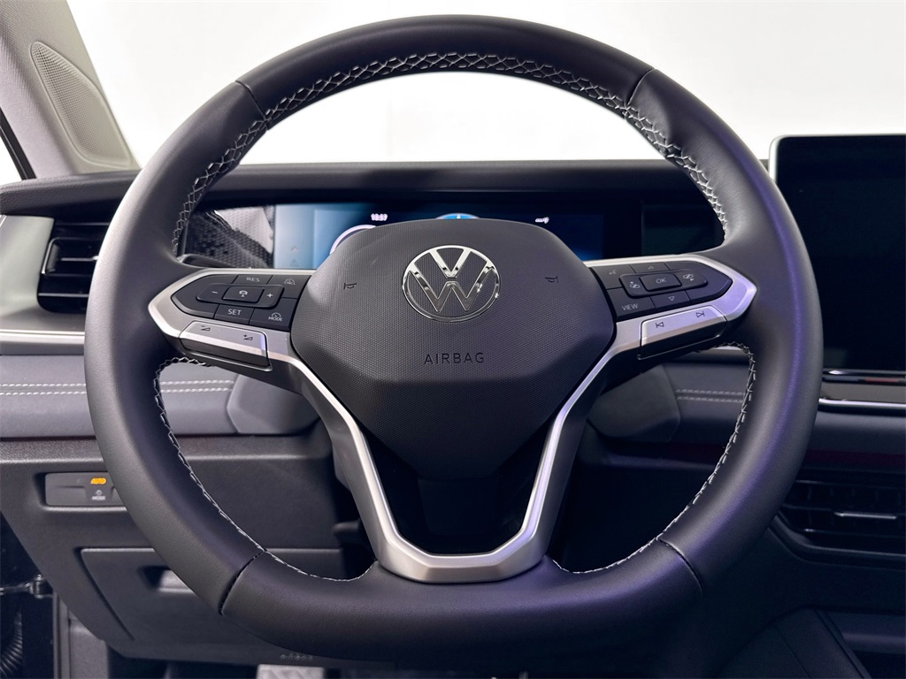 2025 Volkswagen Tiguan SE photo 35