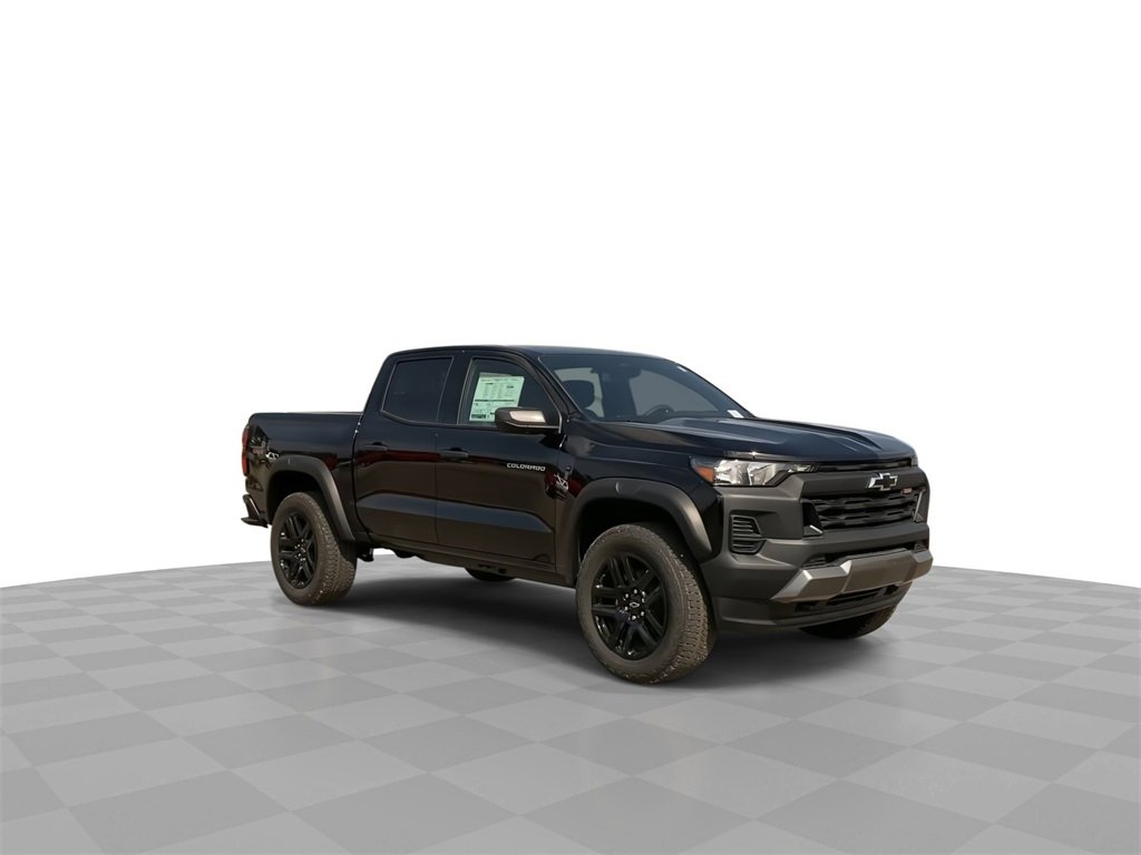 2025 Chevrolet Colorado Trail Boss photo 2
