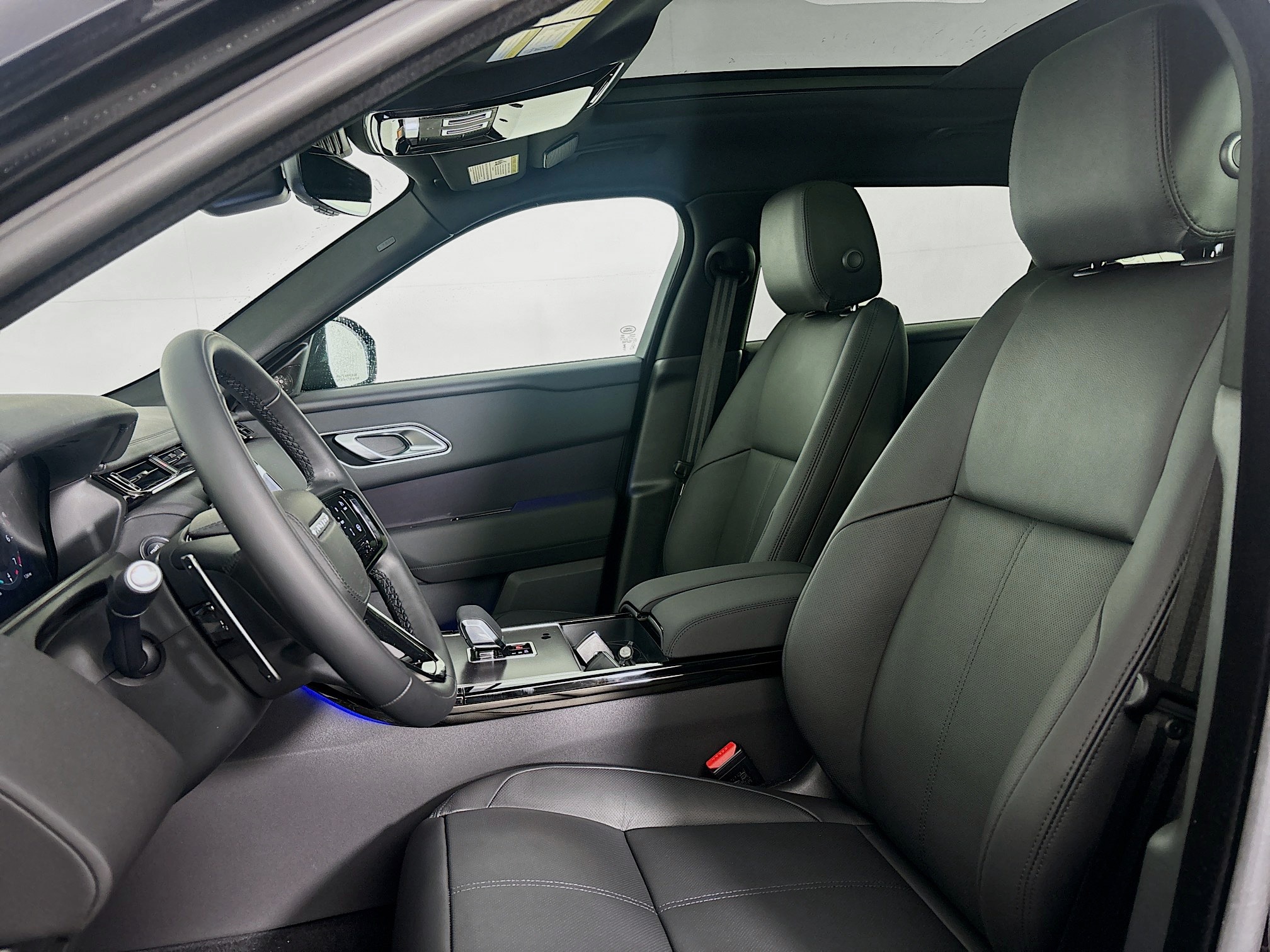 2026 Land Rover Range Rover Velar SE photo 11