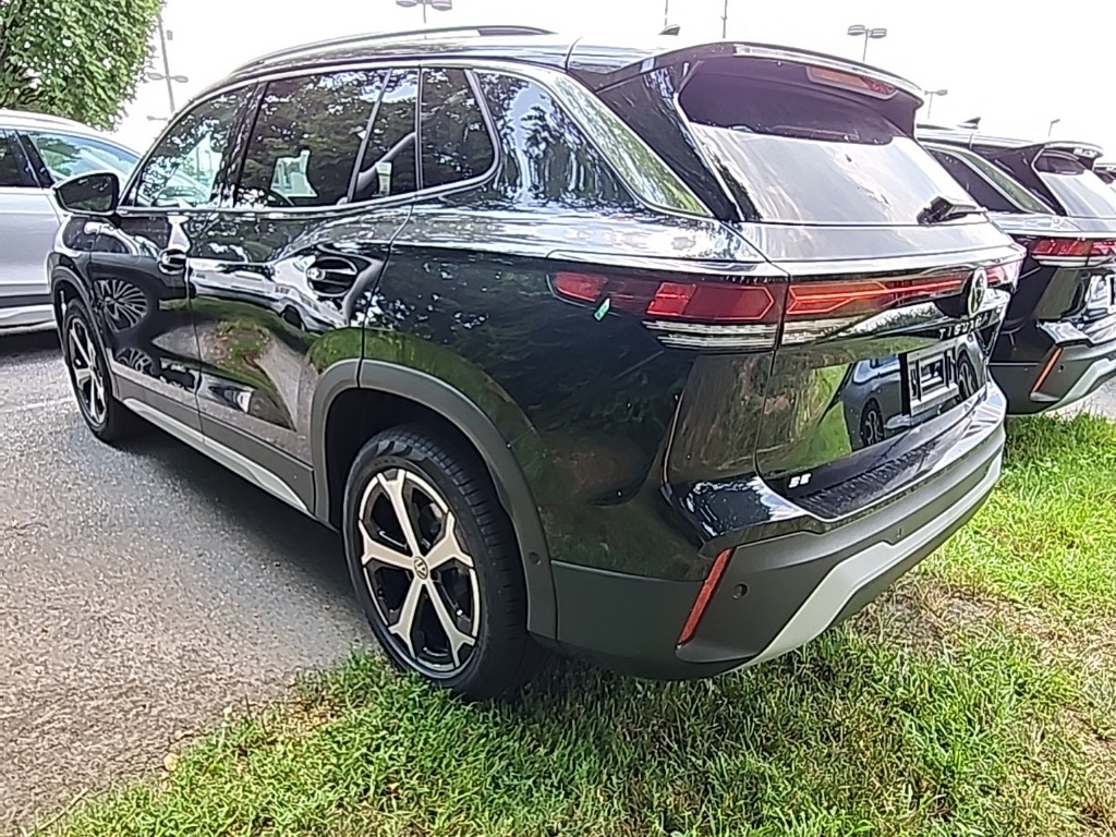 2025 Volkswagen Tiguan SE photo 4
