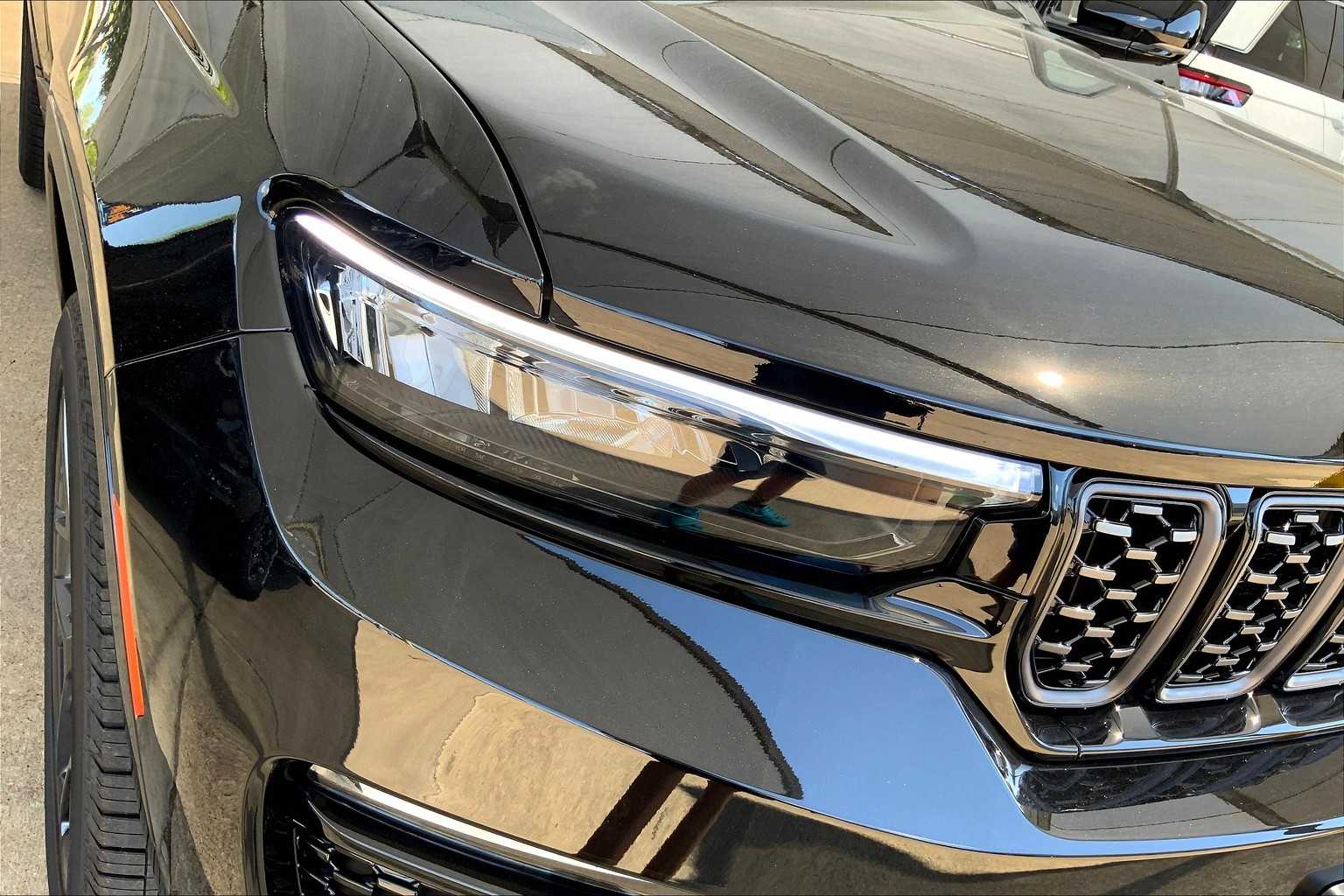 2025 Jeep Grand Cherokee Summit Reserve photo 9
