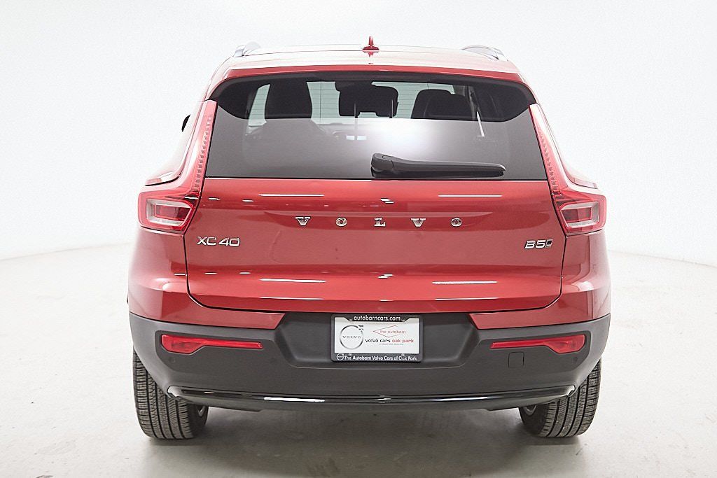2023 VOLVO XC40 - Image 7