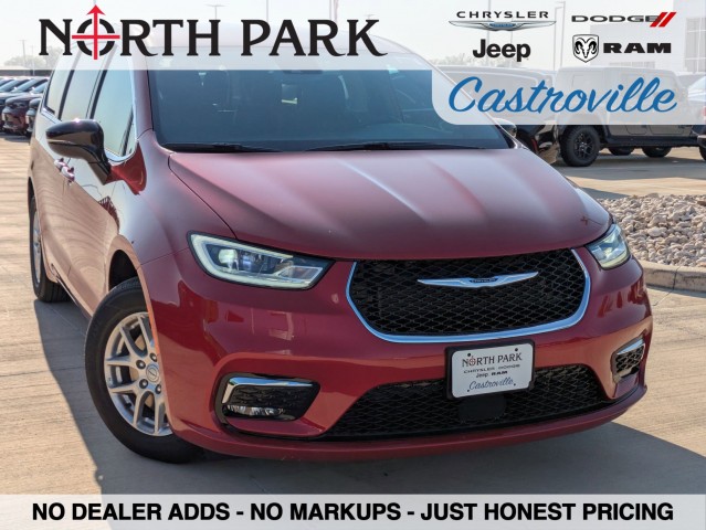 2026 Chrysler Pacifica Select's photo